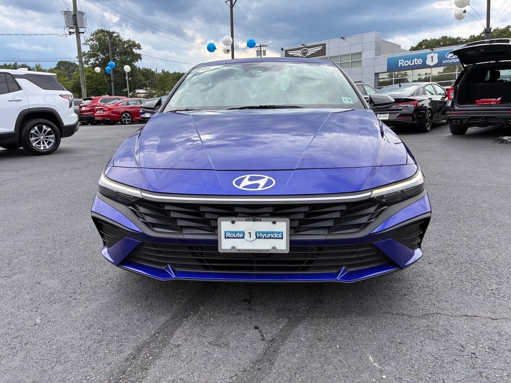 Used 2025 Hyundai Elantra SEL FWD image 2