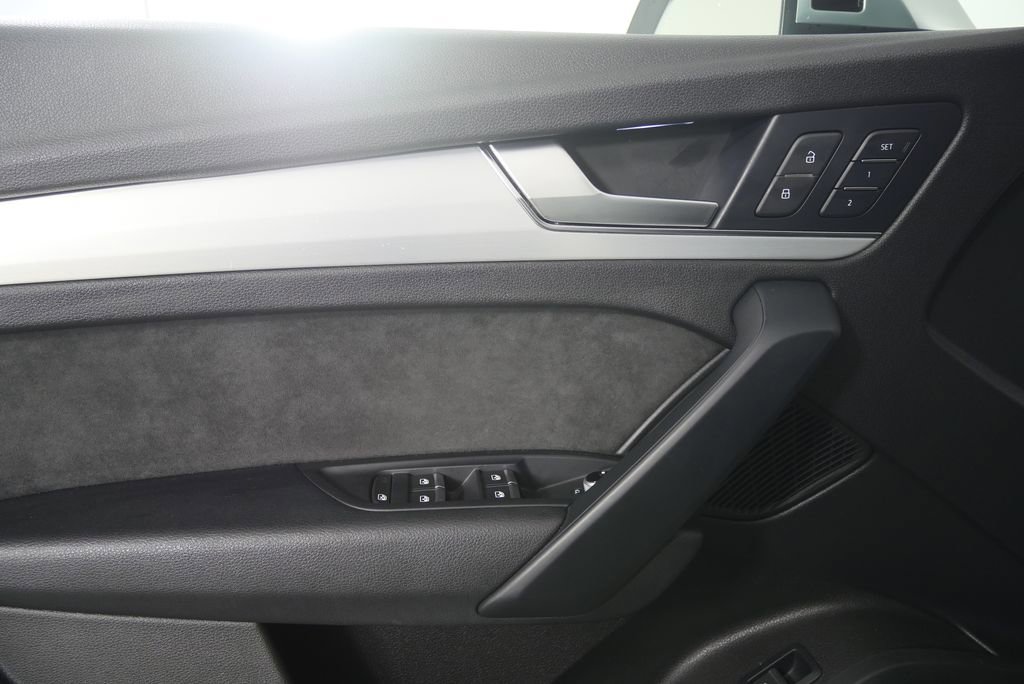 Used 2018 Audi SQ5 Premium Plus w/ Navigation Package AWD/4WD image 8