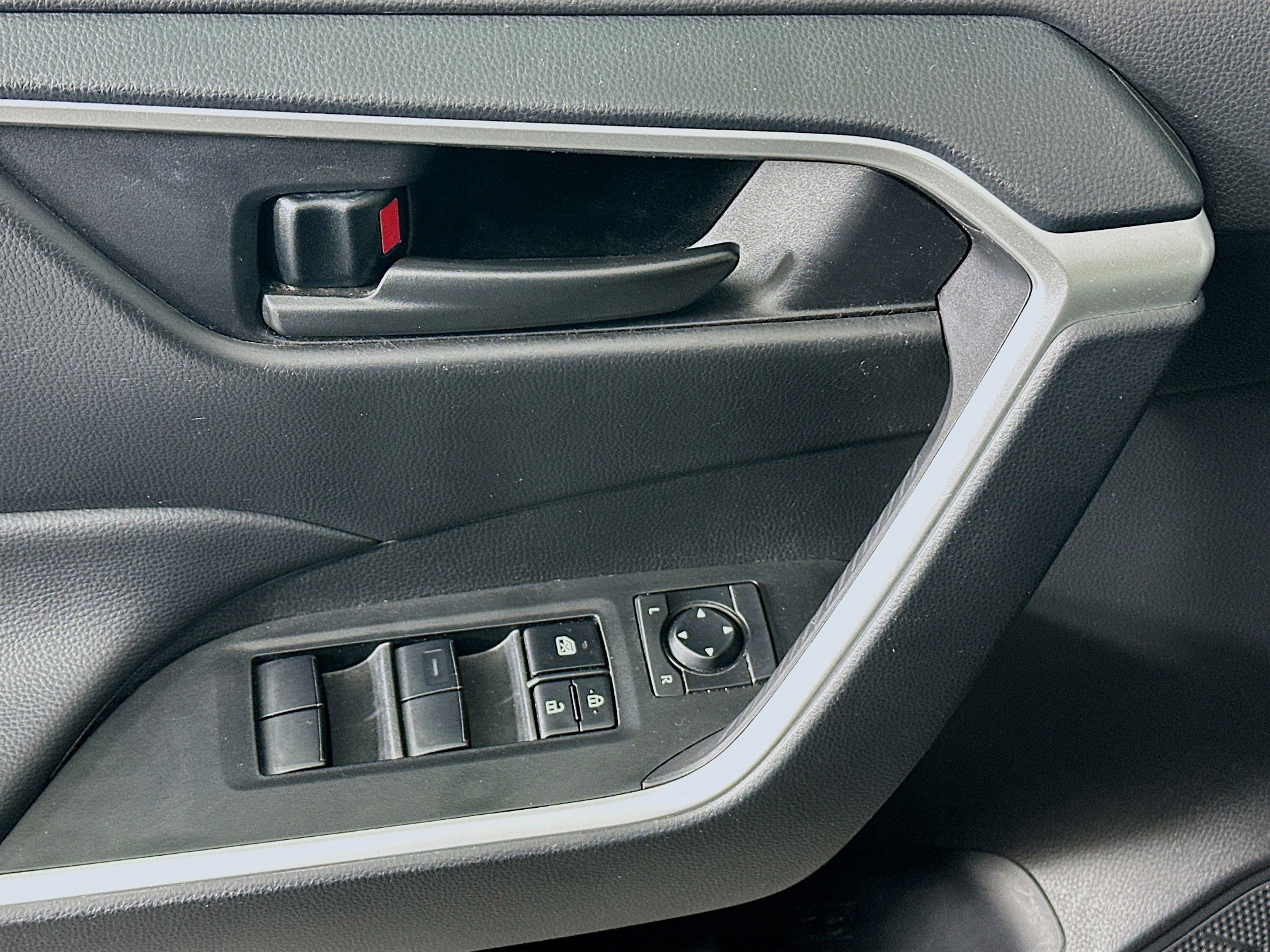 Used 2024 Toyota RAV4 LE image 15