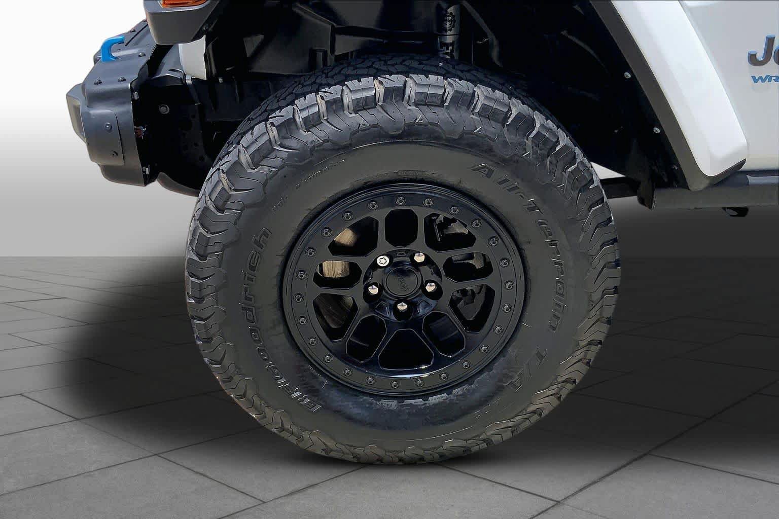 Used 2021 Jeep Wrangler Unlimited Rubicon 4xe w/ Cold Weather Group AWD/4WD image 11