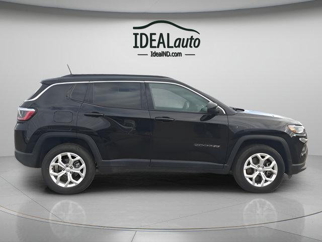 Used 2024 Jeep Compass Latitude AWD/4WD image 2