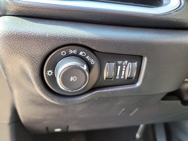 Used 2020 Chrysler Pacifica Touring-L Plus FWD image 27
