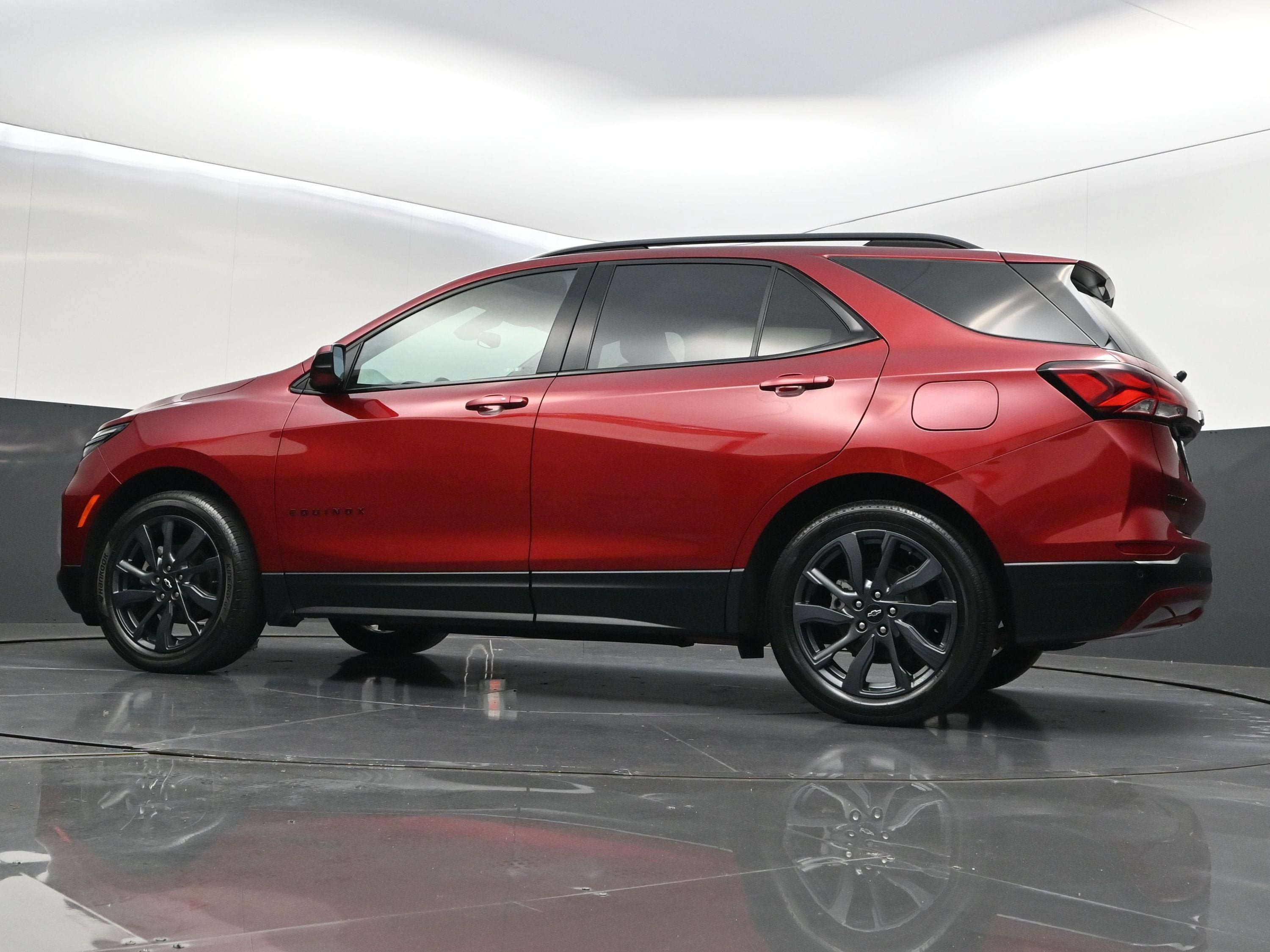 Certified 2023 Chevrolet Equinox RS FWD image 40