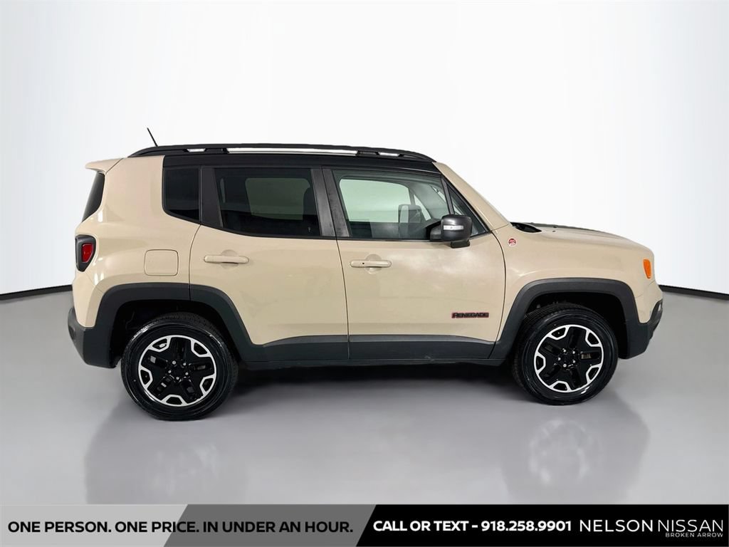Used 2016 Jeep Renegade Trailhawk AWD/4WD image 4