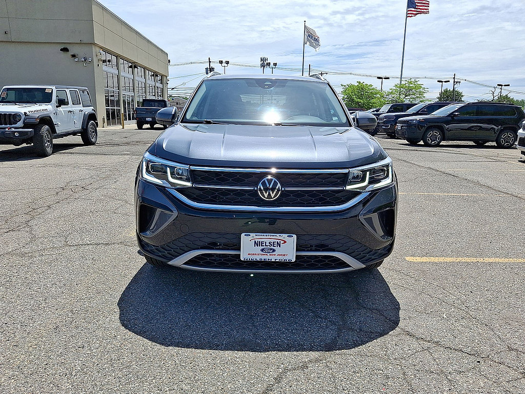 Used 2022 Volkswagen Taos SEL w/ Panoramic Sunroof Package AWD/4WD image 35