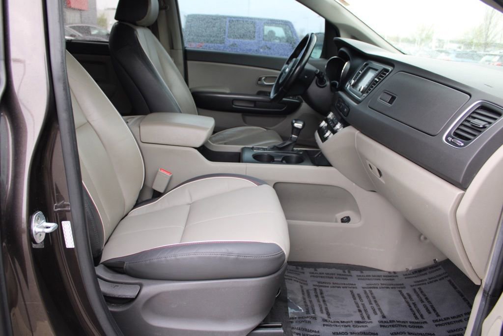 Used 2017 Kia Sedona LX w/ LX Essentials Premium Package image 19