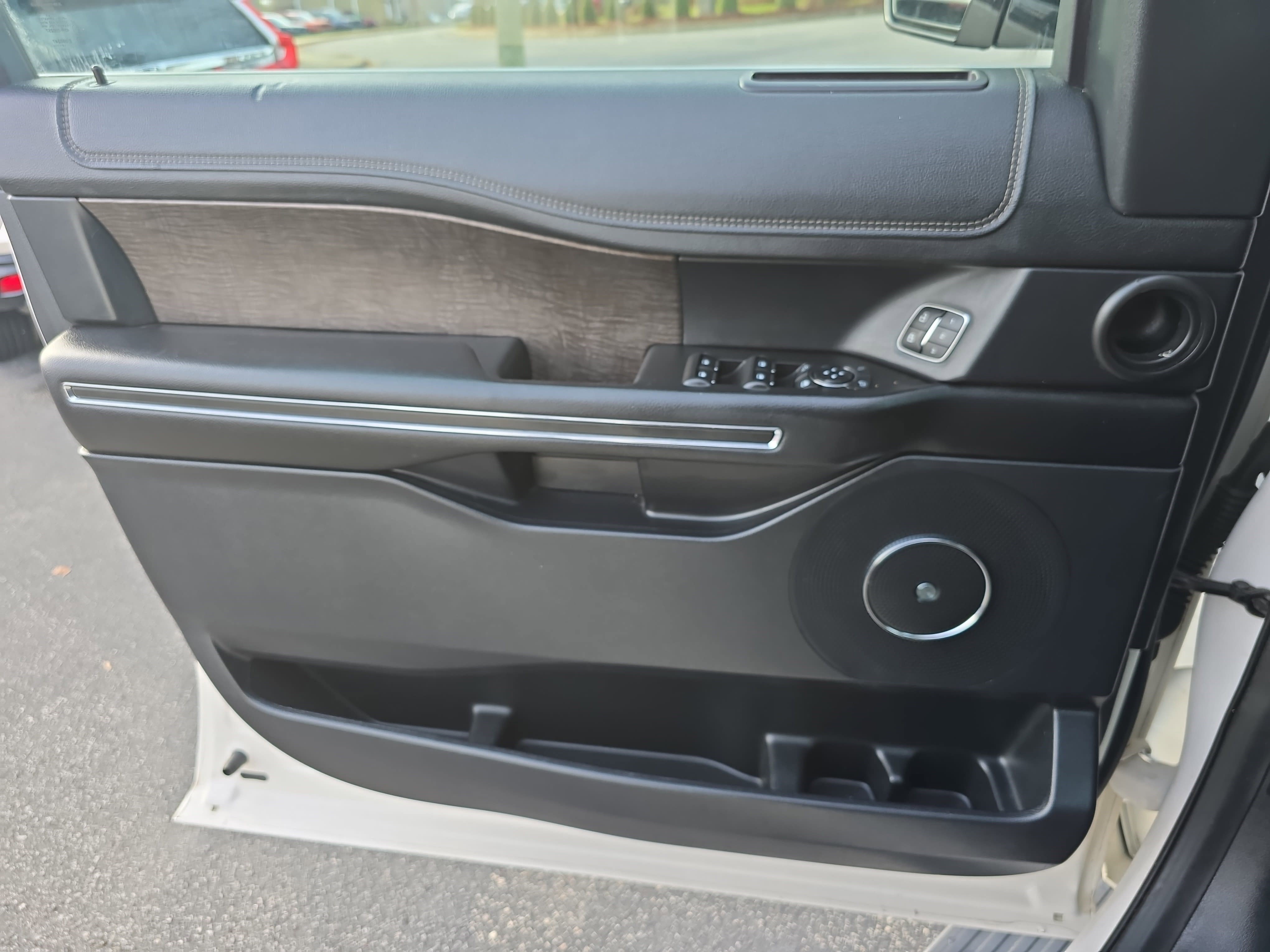 Used 2019 Ford Expedition Limited w/ Equipment Group 301A image 28