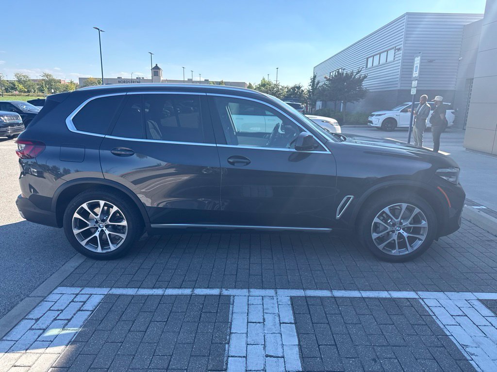 Used 2023 BMW X5 xDrive40i w/ Premium Package AWD/4WD image 4