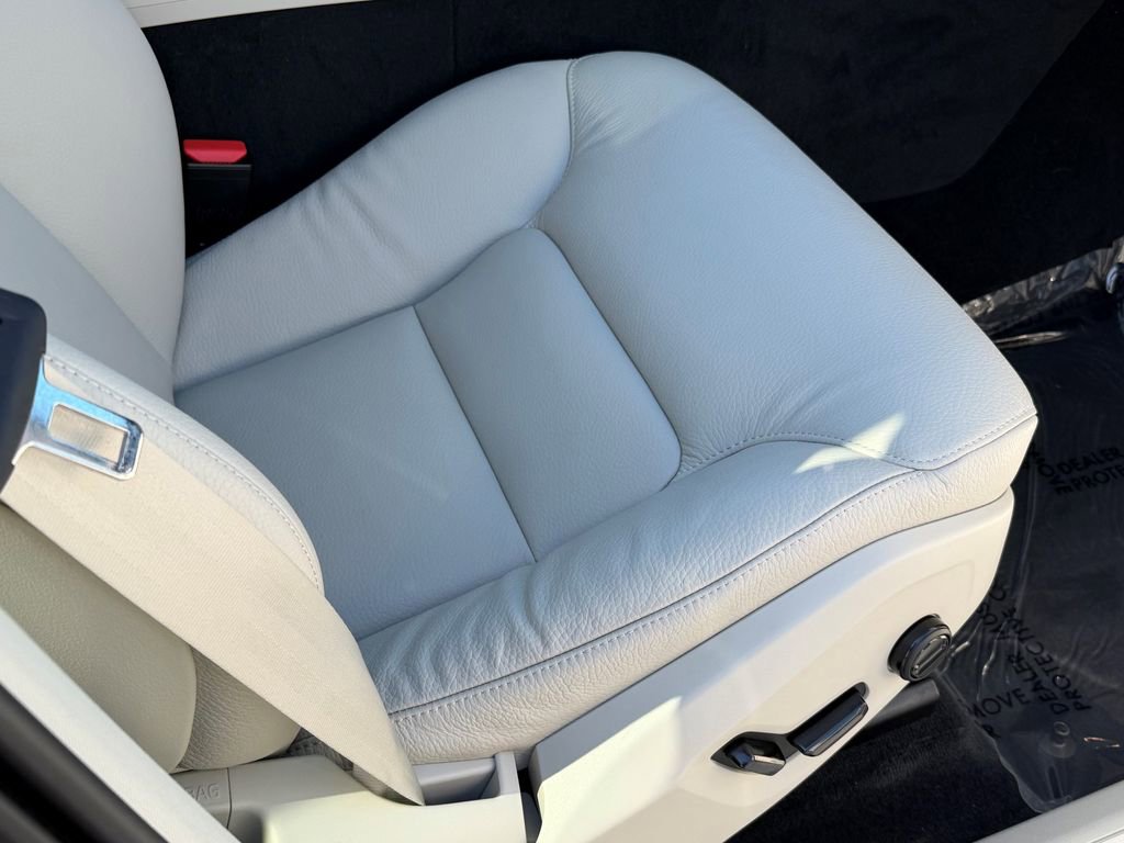 Used 2024 Volvo XC60 B5 Plus w/ Climate Package AWD/4WD image 18