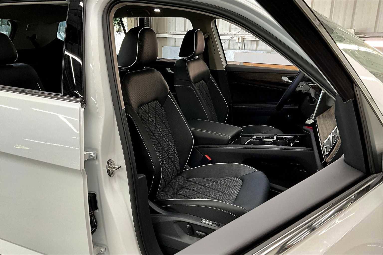 New 2026 Volkswagen Atlas SEL Premium R-Line image 30