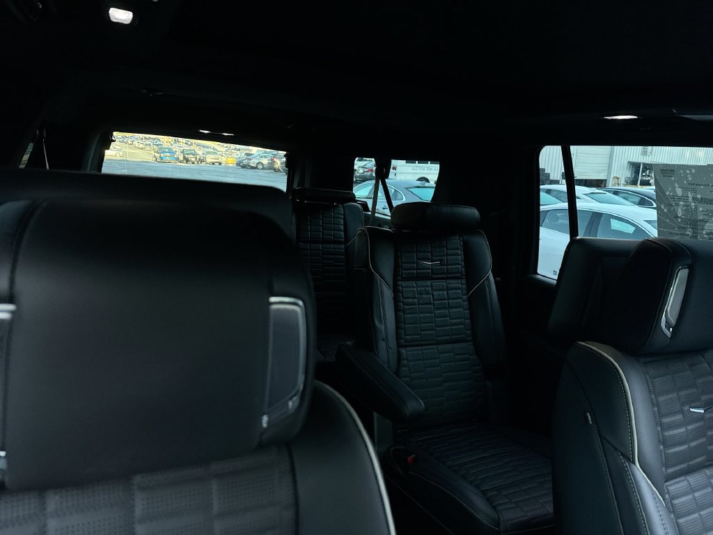 Used 2025 Cadillac Escalade ESV Sport Platinum AWD/4WD image 34