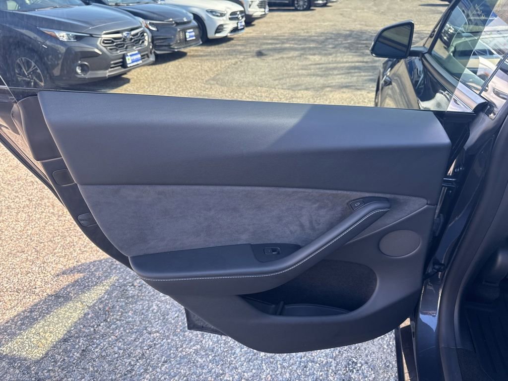 Used 2024 Tesla Model Y Long Range AWD/4WD image 18