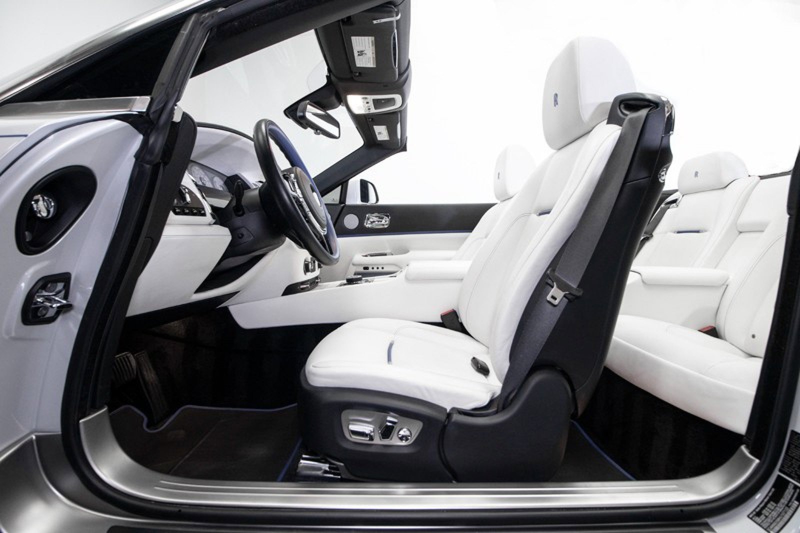 Used 2017 Rolls-Royce Dawn image 27