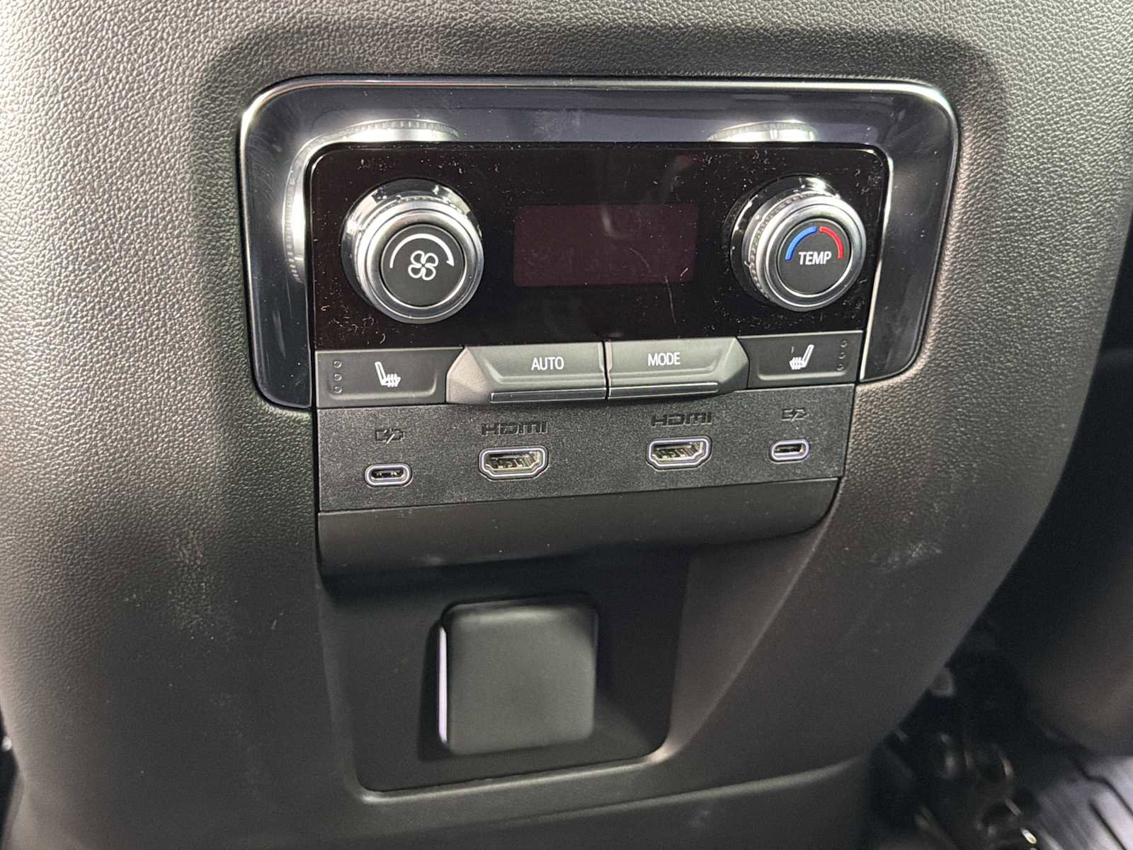 New 2026 GMC Yukon XL AT4 image 25