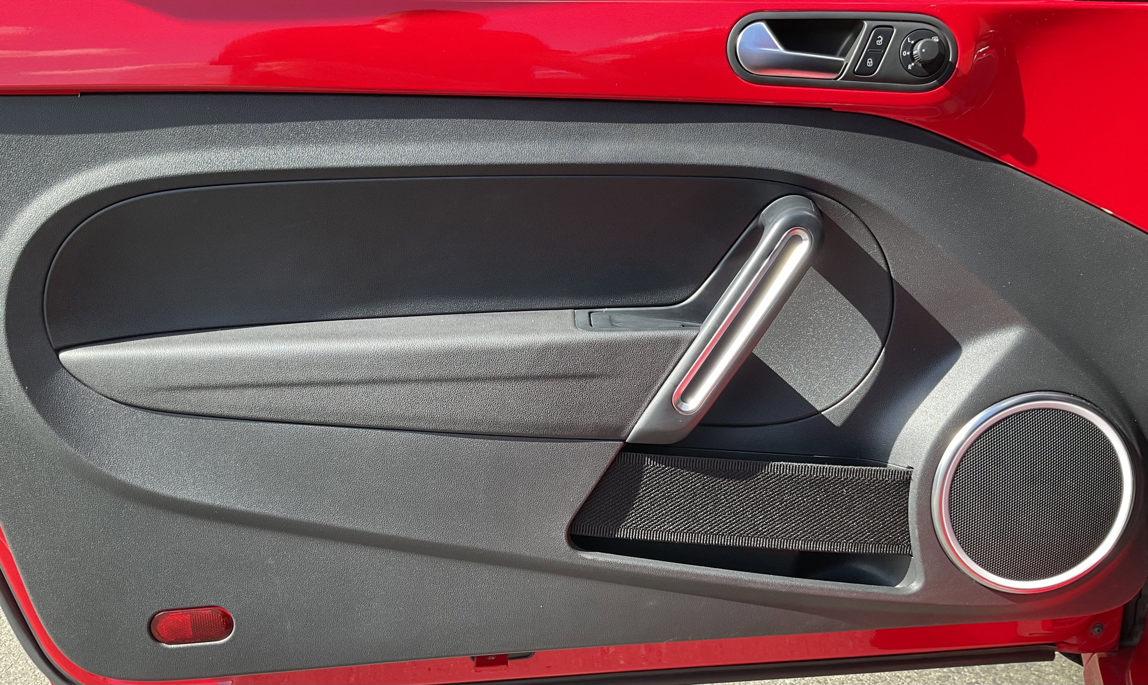 Used 2013 Volkswagen Beetle TDI image 25