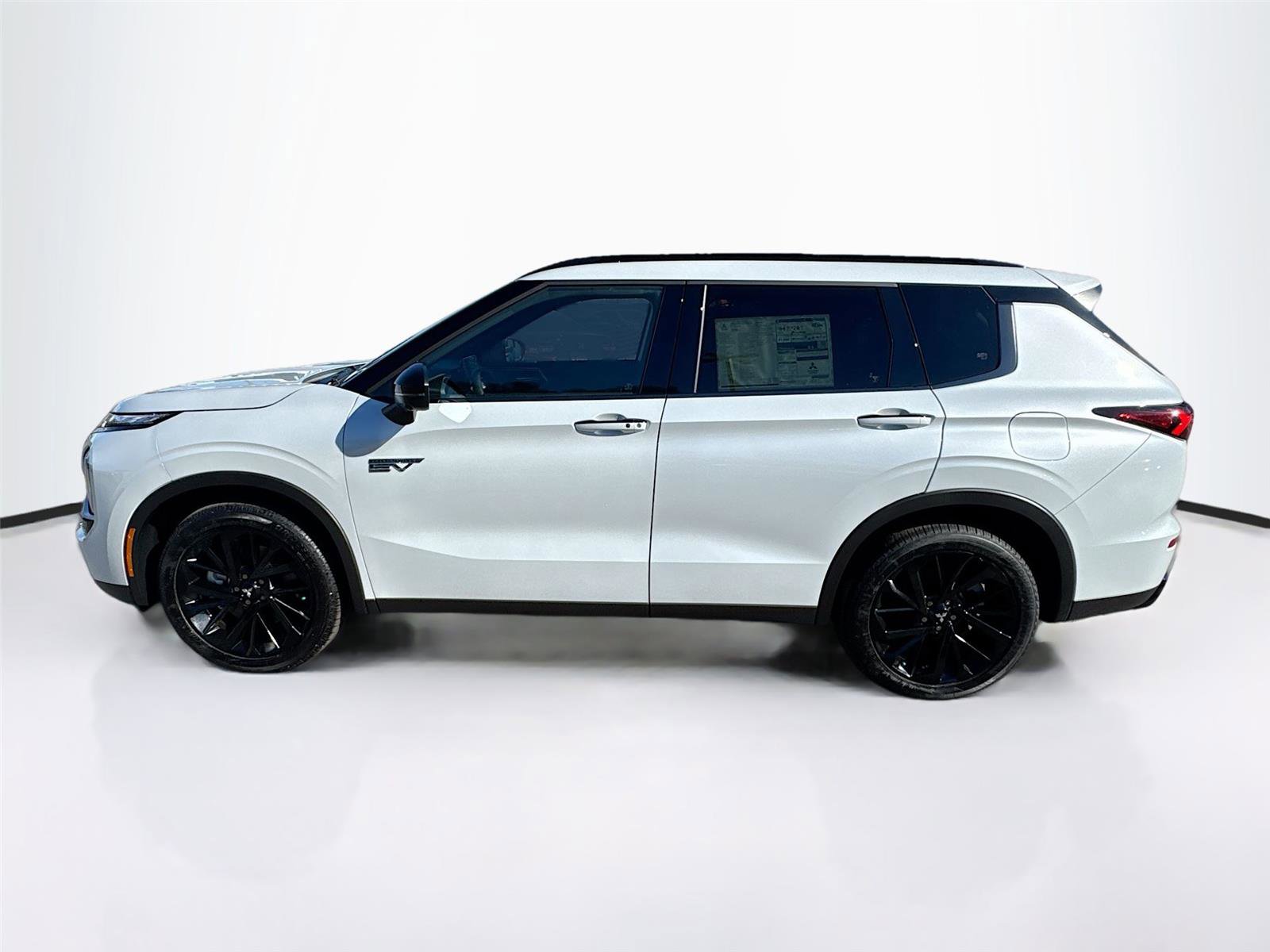 New 2025 Mitsubishi Outlander SEL Black Edition image 4