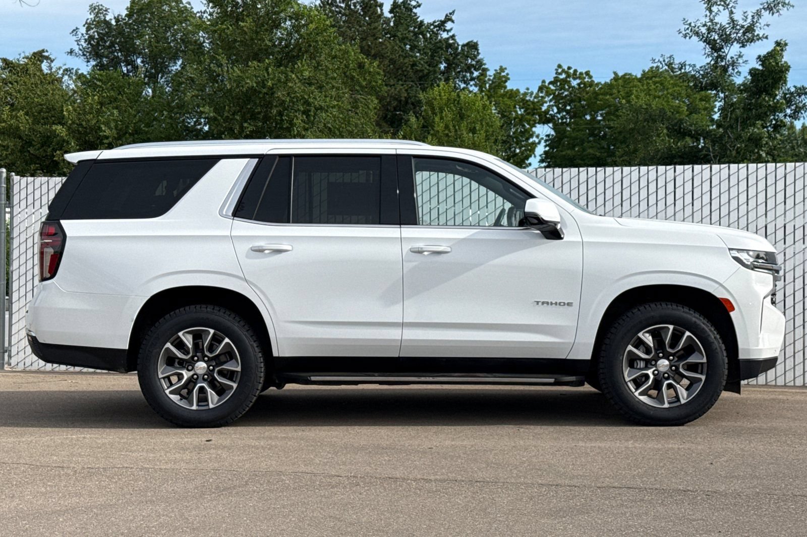 Used 2023 Chevrolet Tahoe LT w/ LT Signature Plus Package AWD/4WD image 3