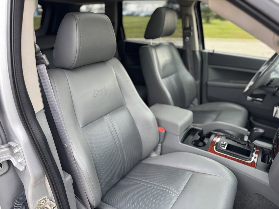 Used 2005 Jeep Grand Cherokee Limited AWD/4WD image 38
