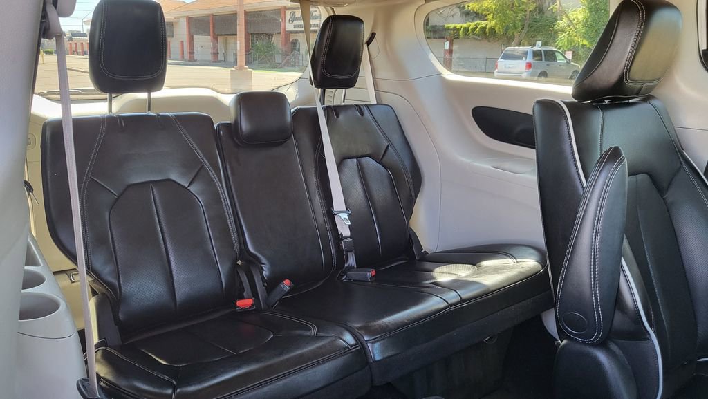 Used 2024 Chrysler Pacifica Select image 22