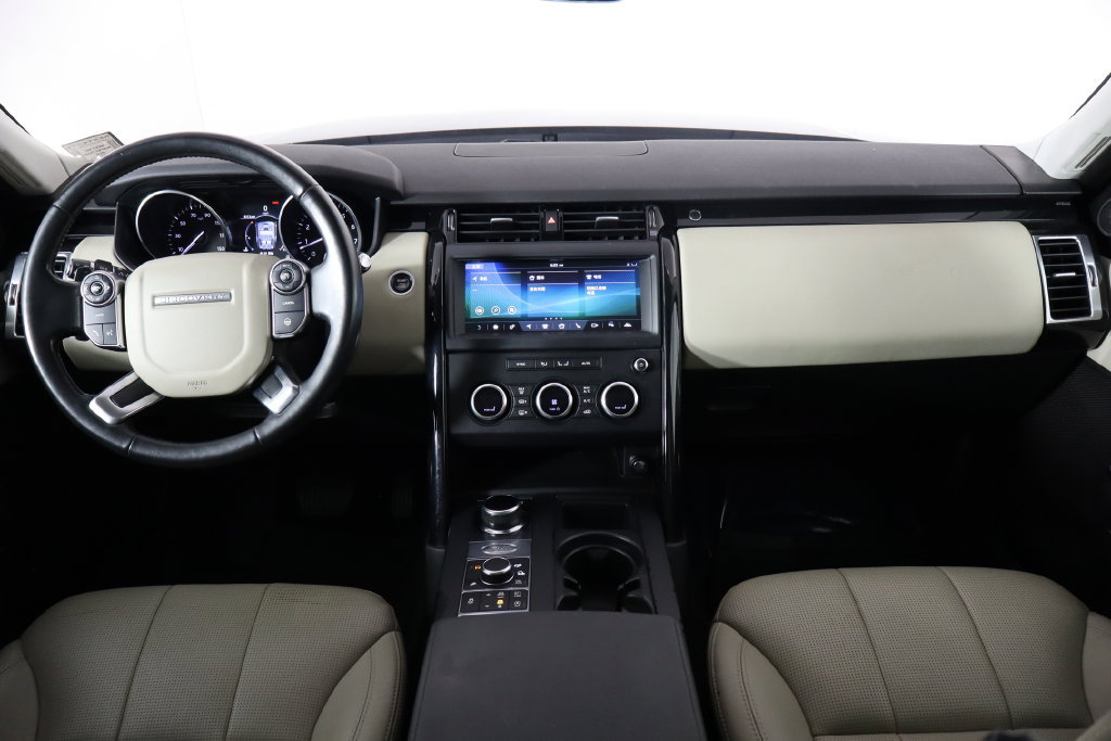 Used 2018 Land Rover Discovery SE AWD/4WD image 13