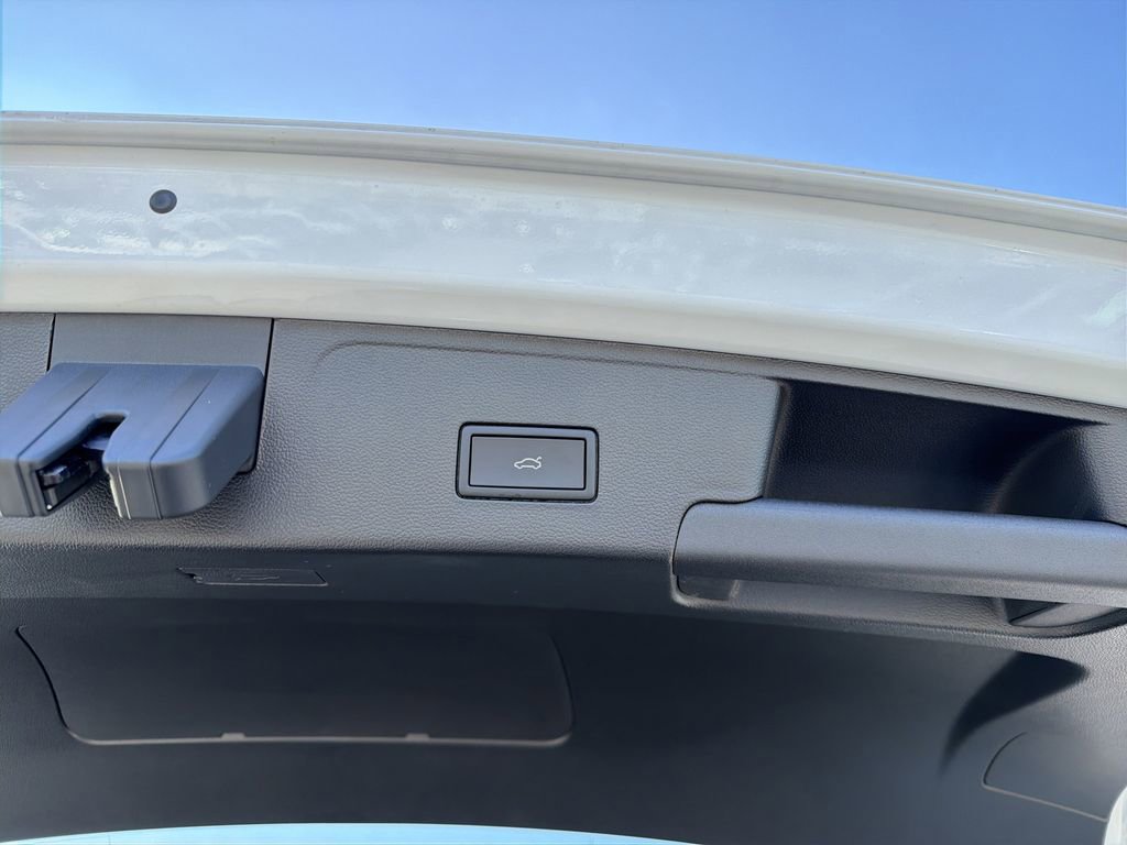 New 2026 Volkswagen Atlas Cross Sport SEL R-Line image 16