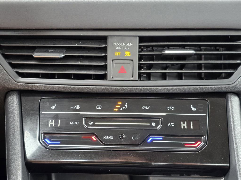 Used 2025 Volkswagen Jetta SE image 14
