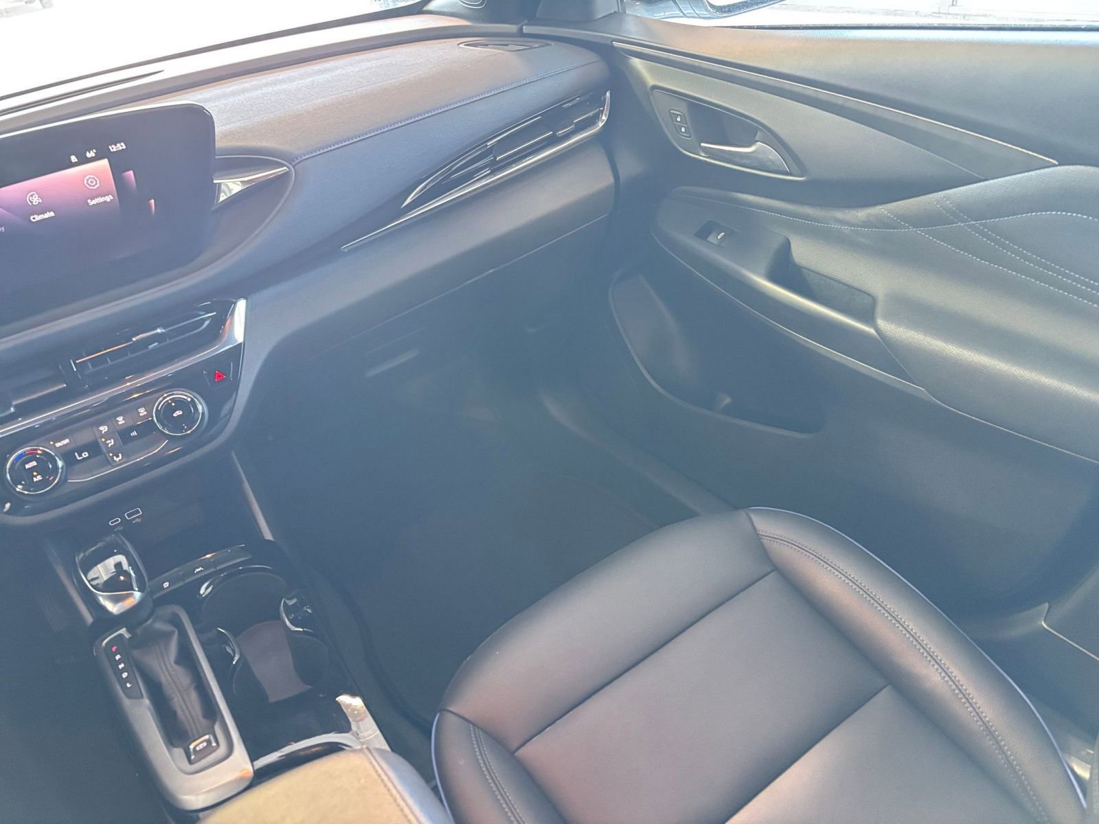 Used 2025 Buick Envista Sport Touring image 34