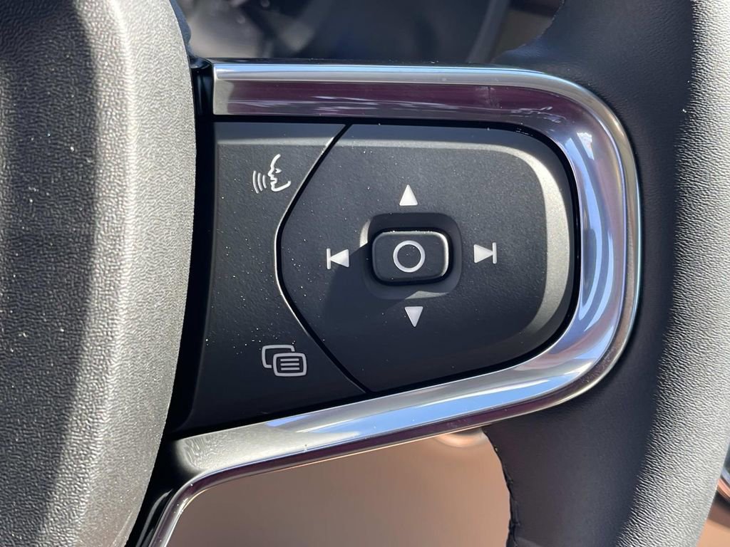 New 2026 Volvo XC40 B5 Plus w/ Protection Package Premier image 33