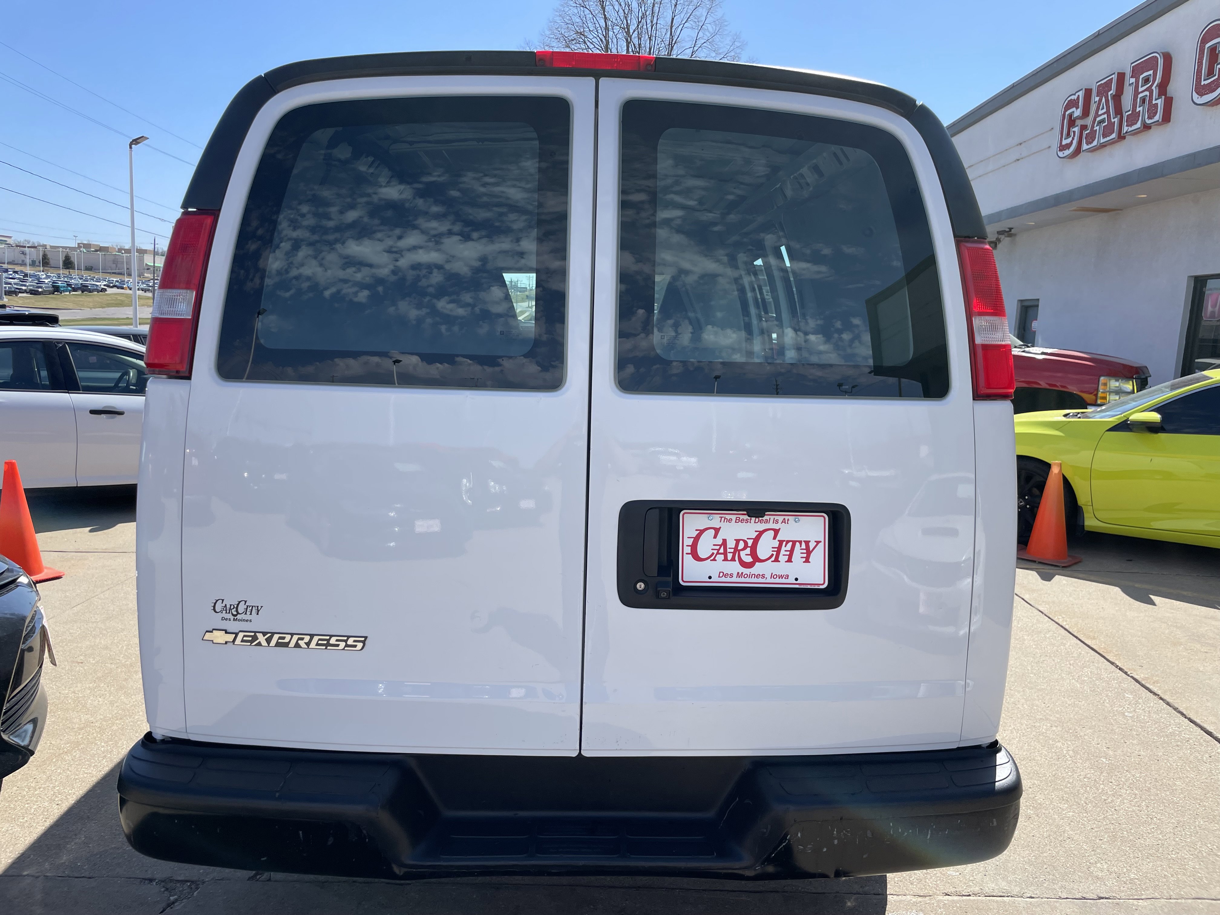 Used 2021 Chevrolet Express 2500 w/ Driver Convenience Package image 4