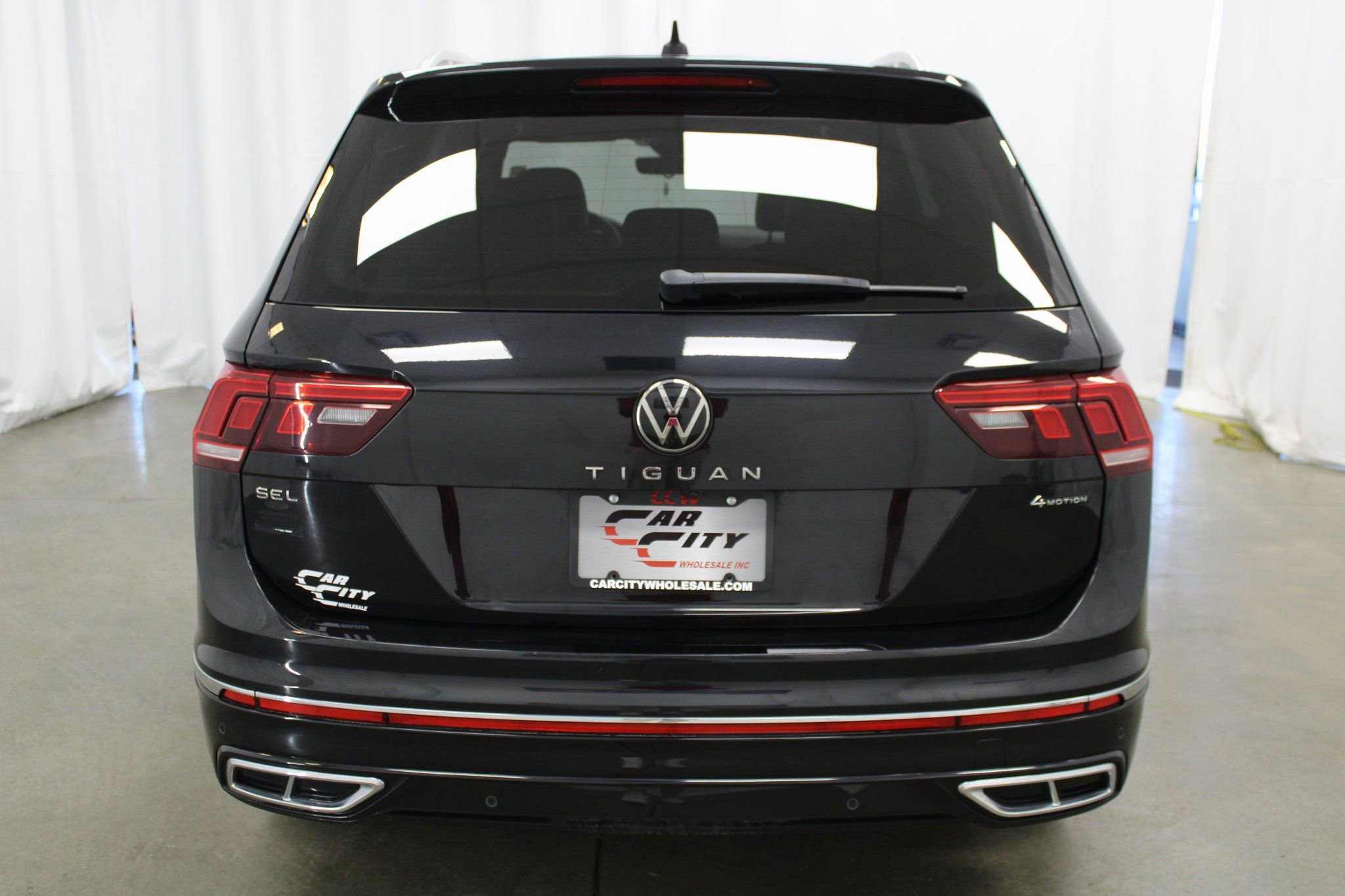 Used 2022 Volkswagen Tiguan SEL R-Line image 7