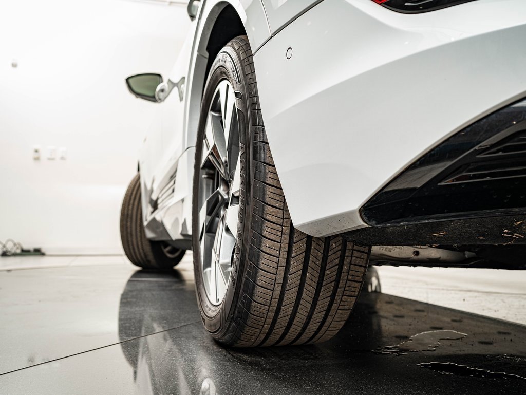 Used 2021 Audi e-tron Premium w/ Convenience Plus Package image 43