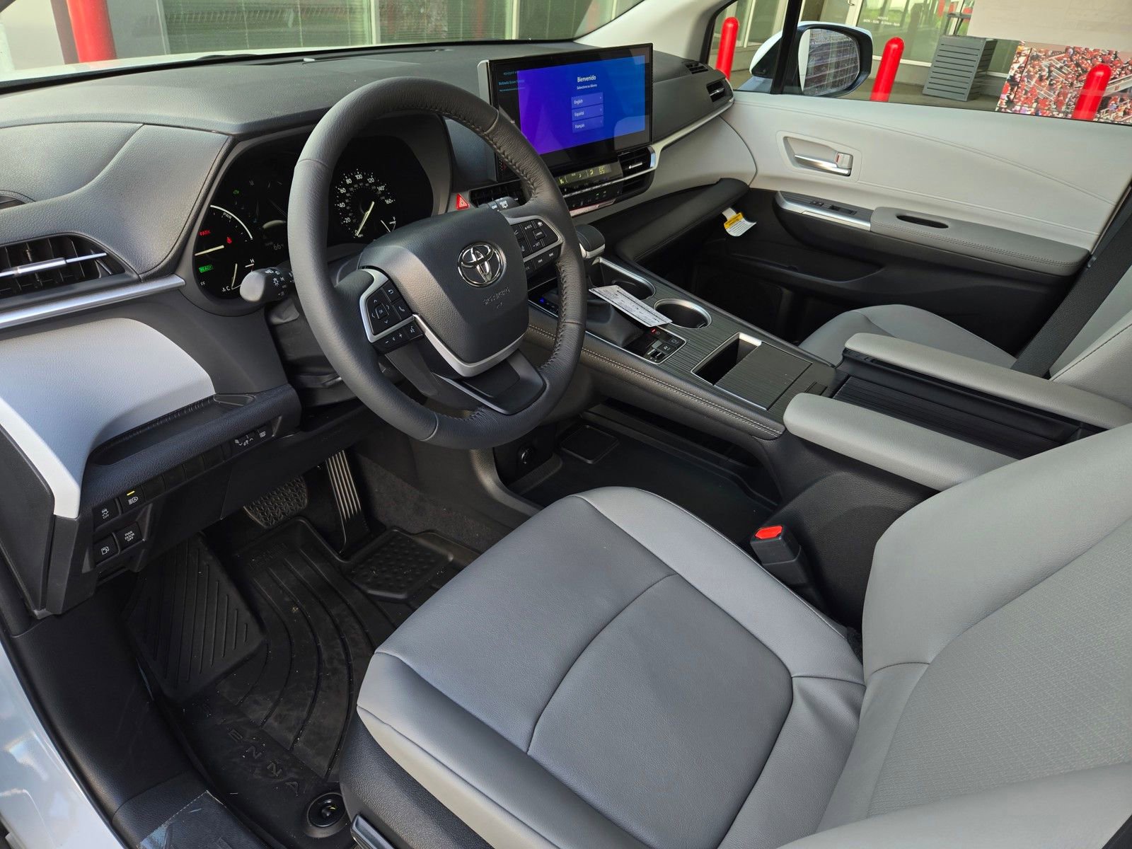 Certified 2026 Toyota Sienna XLE image 8