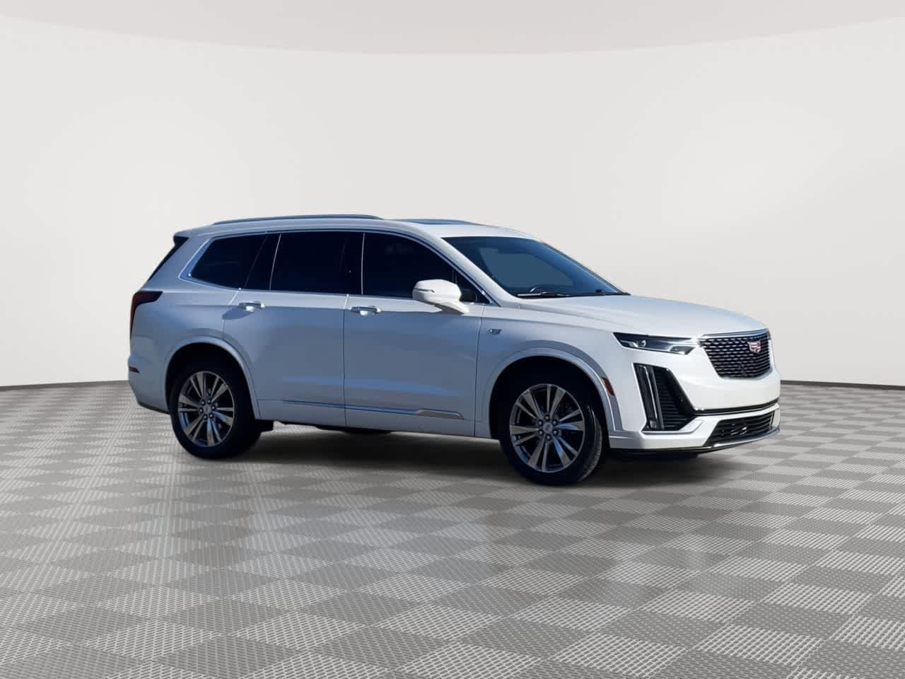 Used 2023 Cadillac XT6 Premium Luxury FWD image 2