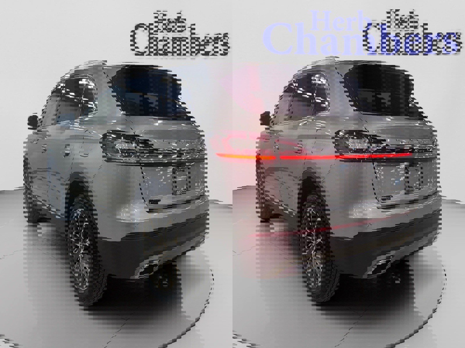 Used 2022 Lincoln Nautilus Reserve image 3