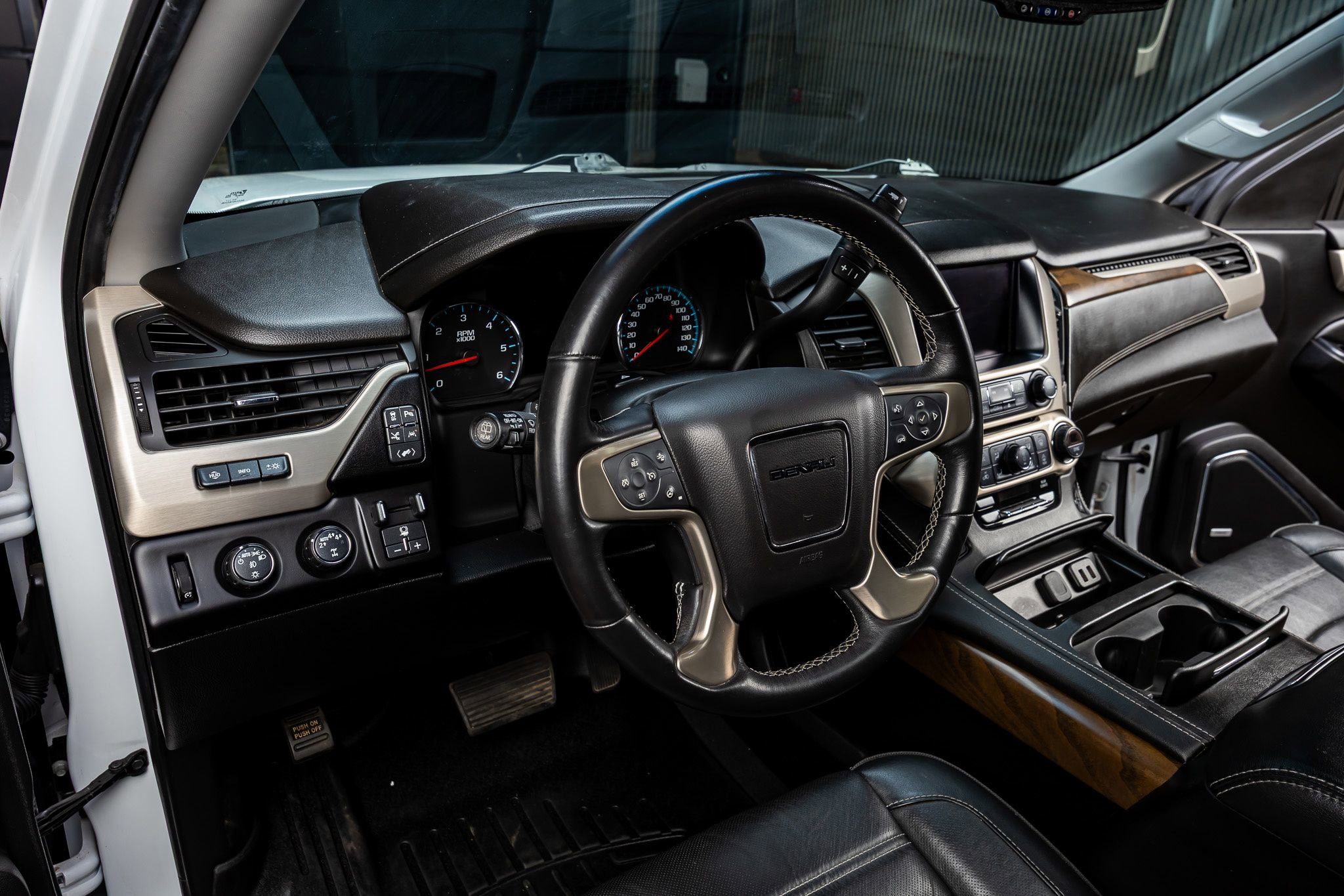 Used 2019 GMC Yukon Denali w/ Denali Ultimate Package image 13