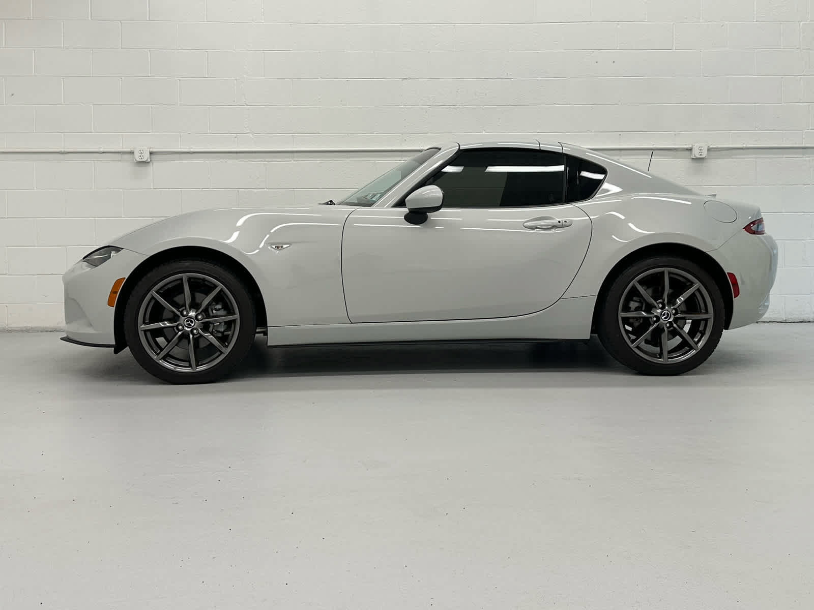 Used 2017 MAZDA MX-5 Miata RF Grand Touring RWD image 10
