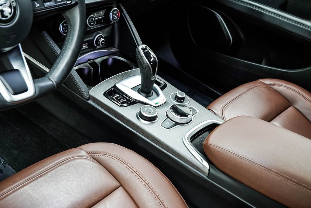 Used 2023 Alfa Romeo Stelvio Ti image 21