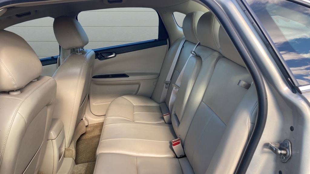 Used 2011 Chevrolet Impala LT w/ Luxury Edition Package image 16