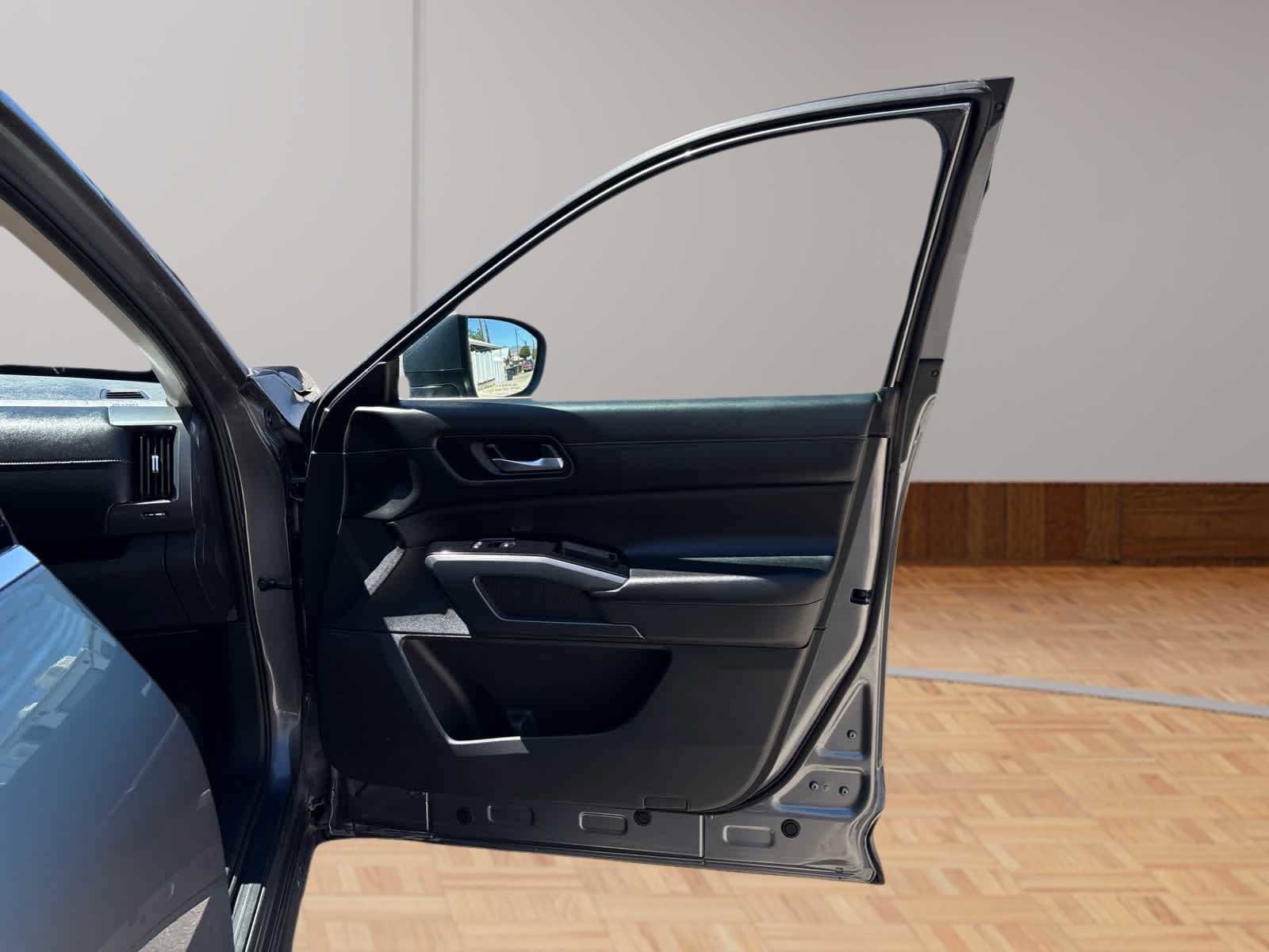 Used 2023 Nissan Pathfinder SL image 16