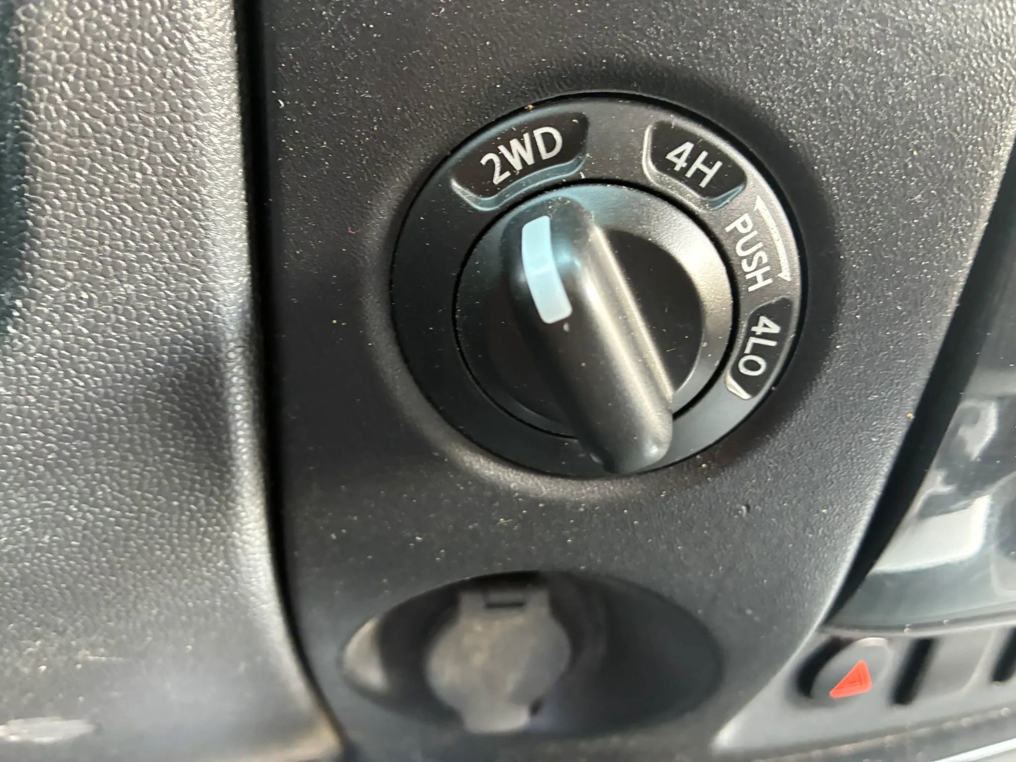 Used 2014 Nissan Titan SV AWD/4WD image 16