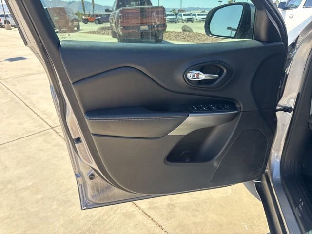 Used 2019 Jeep Cherokee Latitude w/ Popular Appearance Group FWD image 15