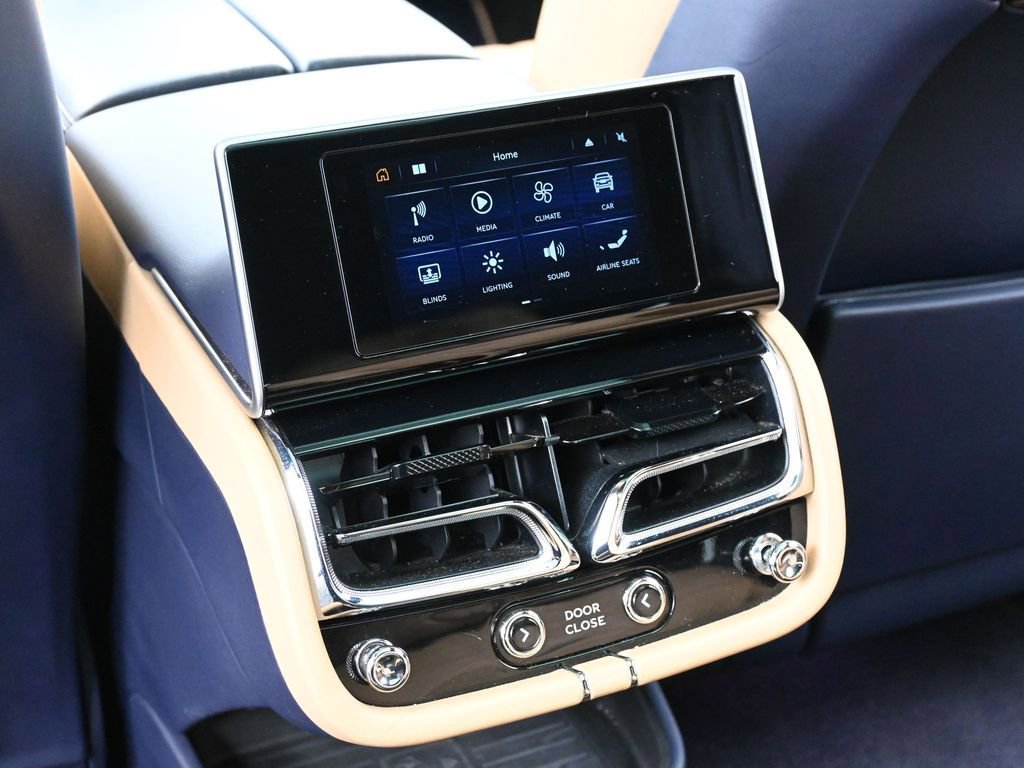 Certified 2023 Bentley Bentayga Extended Wheelbase AWD/4WD image 29