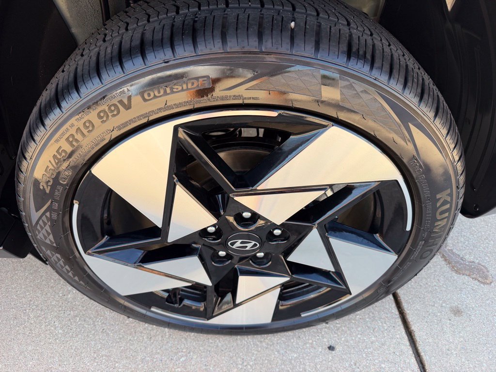Used 2025 Hyundai Kona Limited FWD image 28