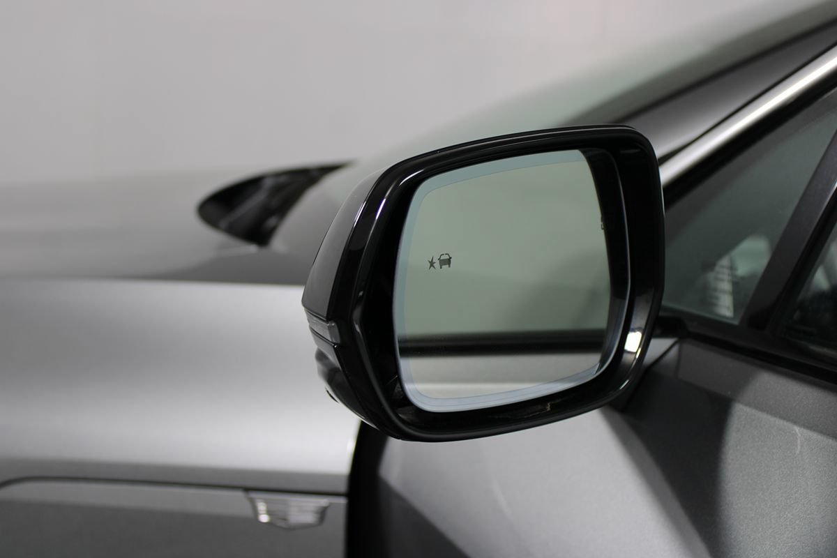Used 2024 Cadillac Lyriq Luxury AWD/4WD image 43