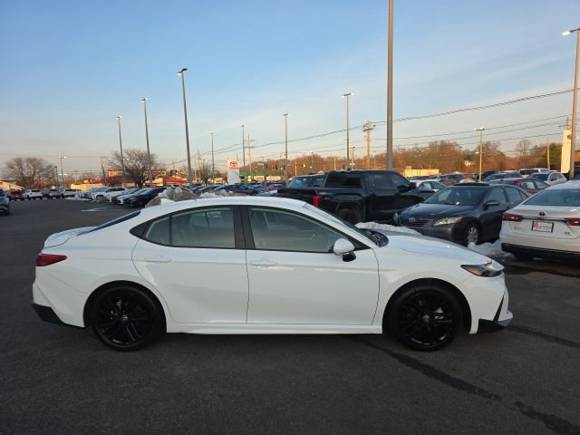 Certified 2025 Toyota Camry SE image 3