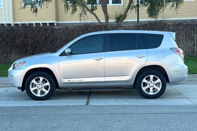 Used 2014 Toyota RAV4 EV image 7