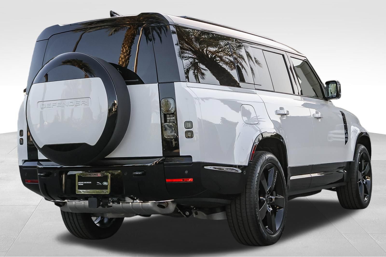 New 2026 Land Rover Defender 130 X-Dynamic SE AWD/4WD image 5