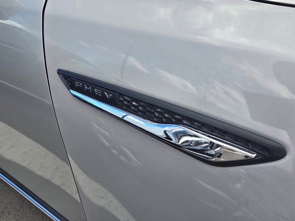 Used 2024 MAZDA CX-90 Plug-In Hybrid w/ Premium Pkg image 8