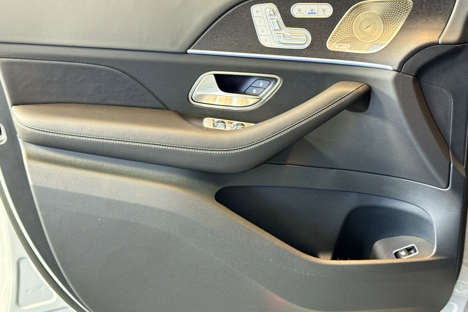 New 2026 Mercedes-Benz GLS 450 4MATIC image 16