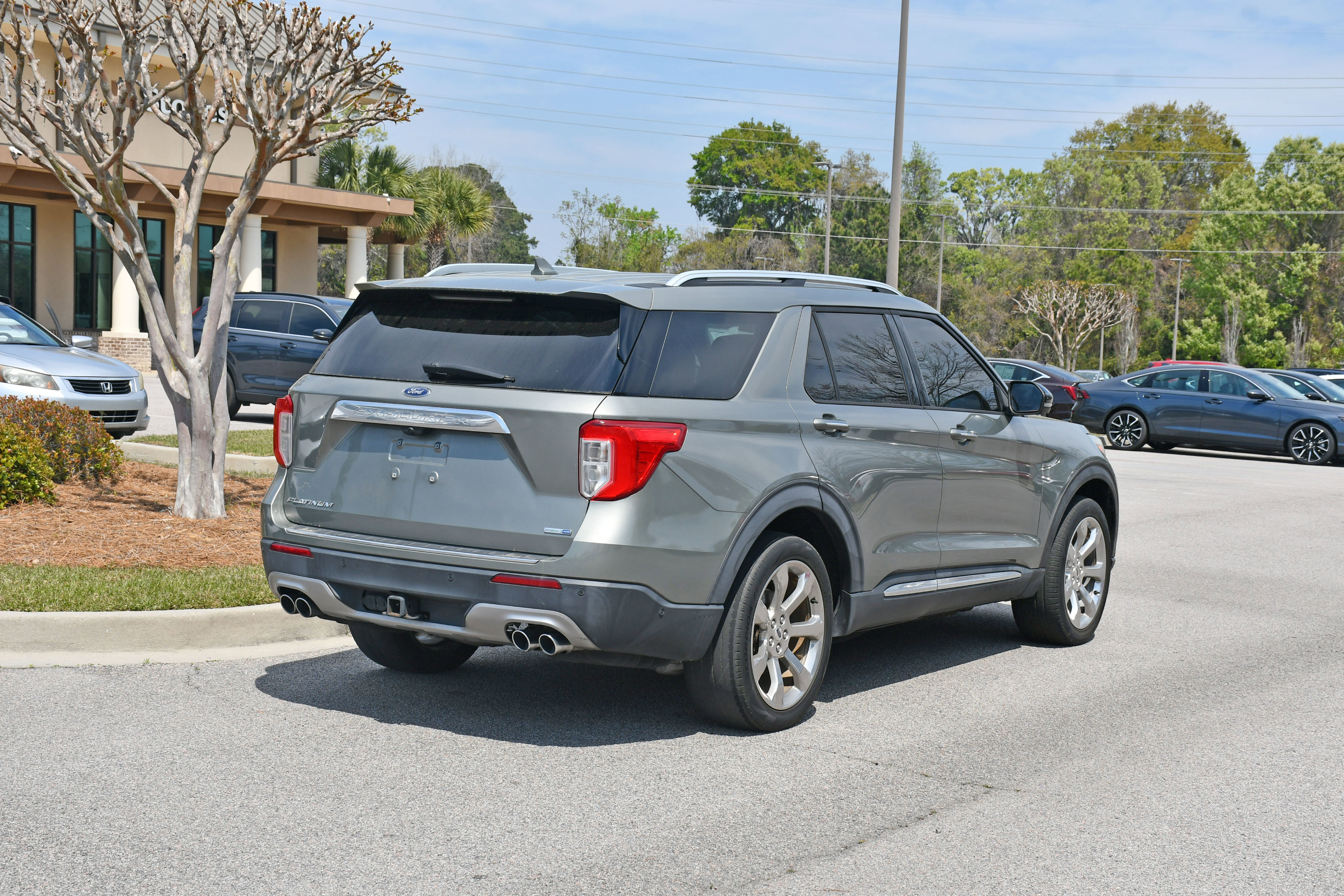 Used 2020 Ford Explorer Platinum w/ Premium Technology Package image 4